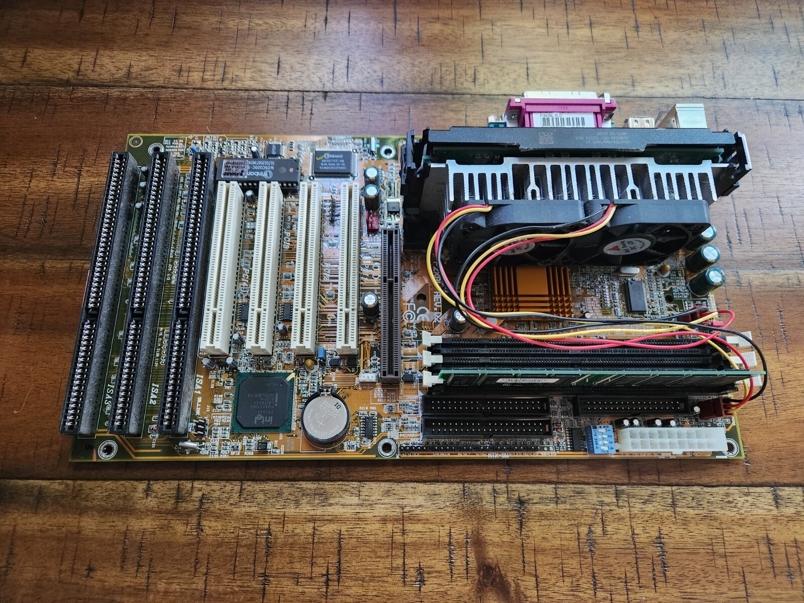 Vintage DFI P2XBL (REV. D2) Motherboard (Intel Pentium III @ 650MHz,256MB SDRAM)