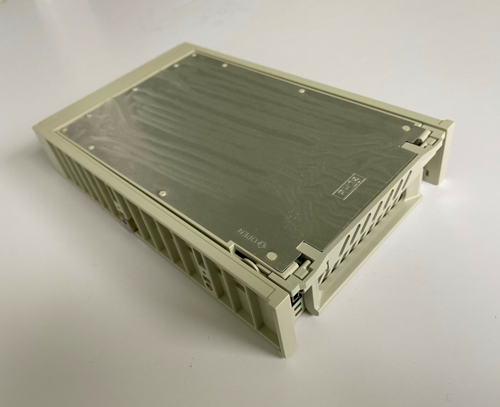 Lian Li Aluminium Beige Mobile Rack RH-28 W-SCSI - New