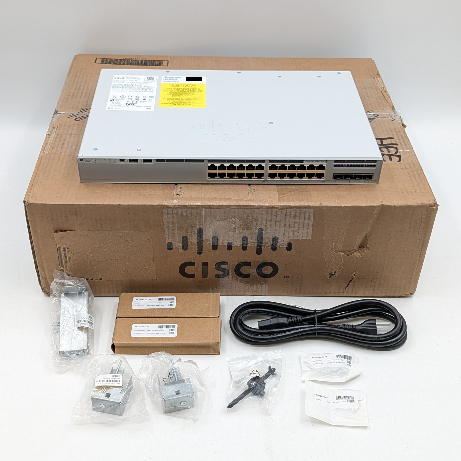 Cisco Catalyst 9200L Switch 24xPoE+ Ports (C9200L-24P-4G-E)