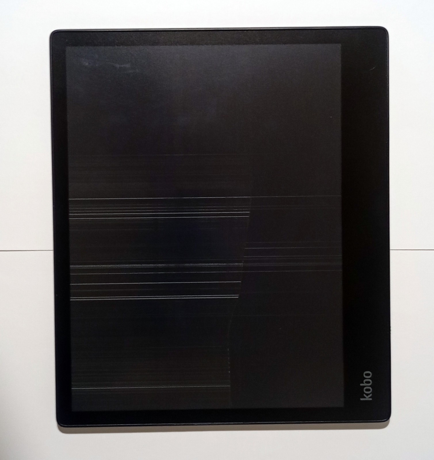 Kobo Elipsa 2E eReader 32GB 10.3" Cracked Screen