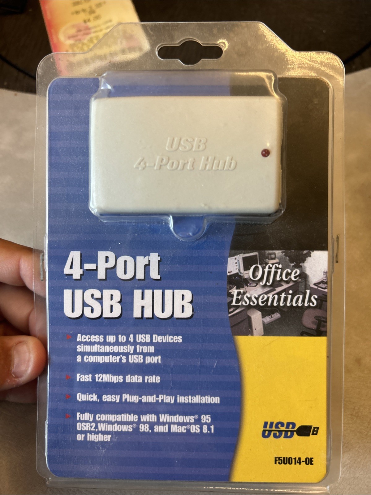 NIB.  USB F5U014-OE Hub Powered 4-Port Model 12Mbps
