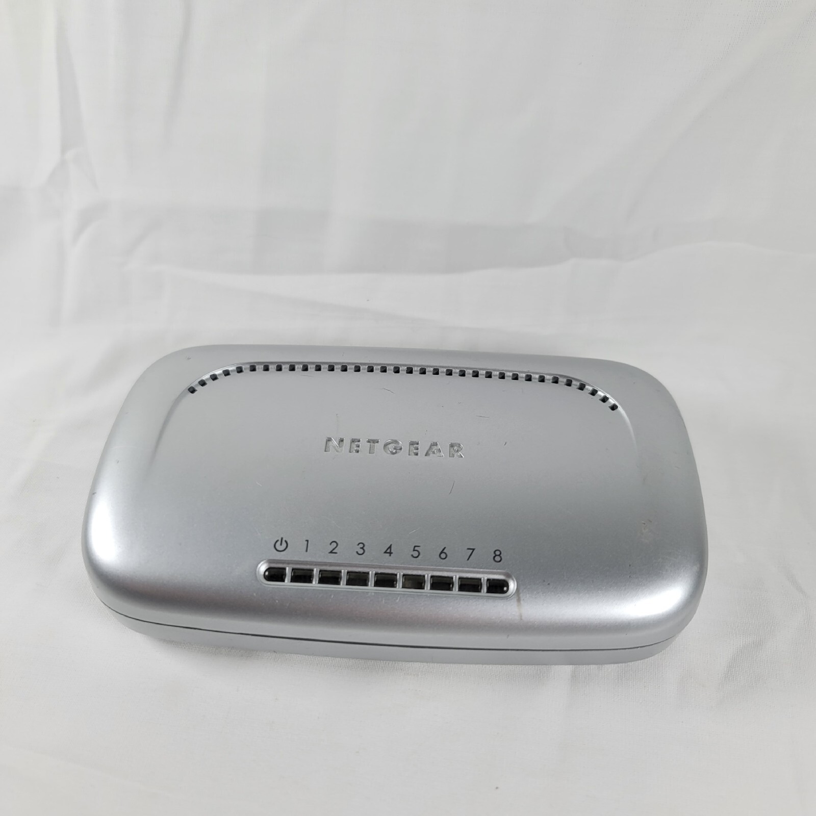NETGEAR FS608 v2 8 Port 100Mbps Fast Ethernet  Network Switch Silver- No ADAPTER