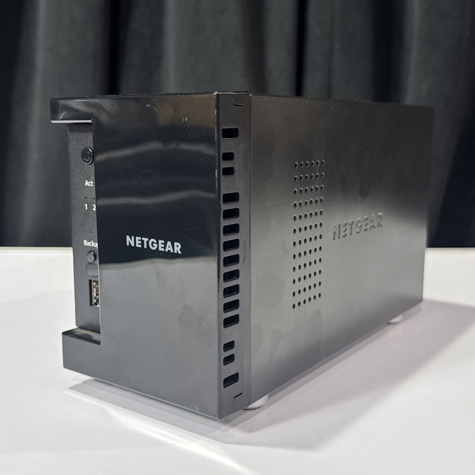 NETGEAR ReadyNAS 102 RN10200 2-Bay NAS Storage Enclosure No Power Adapter