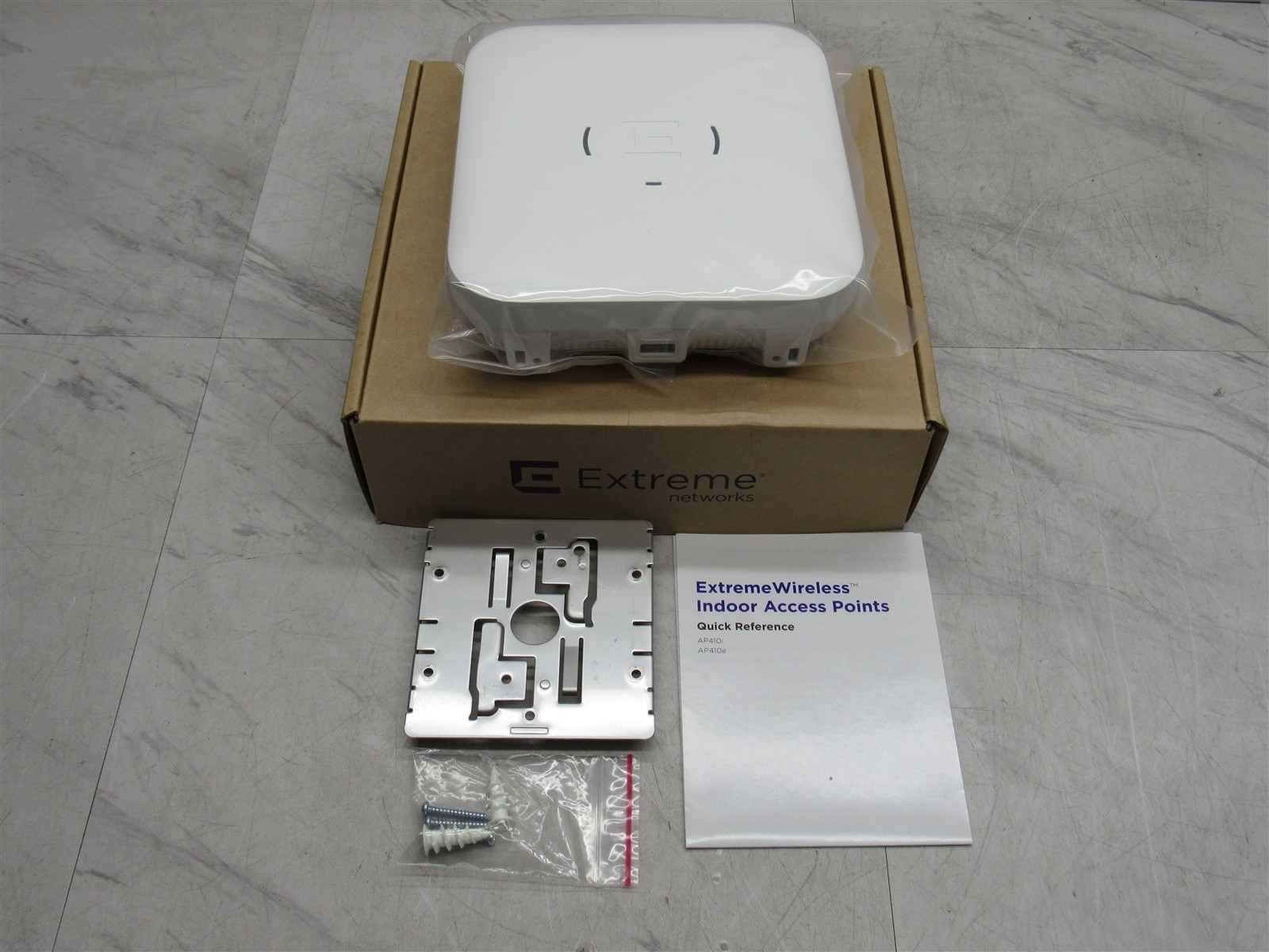 NEW Extreme Networks Extreme Wireless WiFi6 Access Point AP410i-FCC with Mount