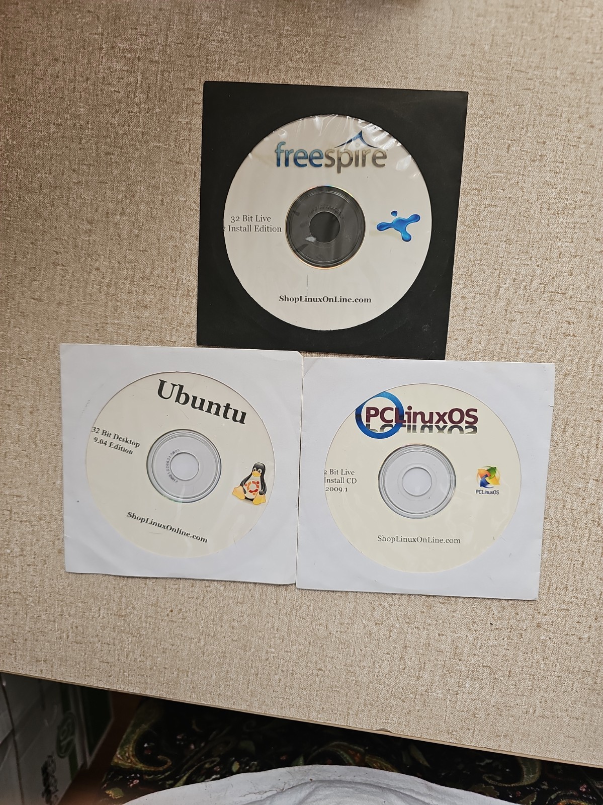 Lot Of 3 Linux Install Discs Ubuntu, Freespire, PclinuxOS 32 Bit Live & Install