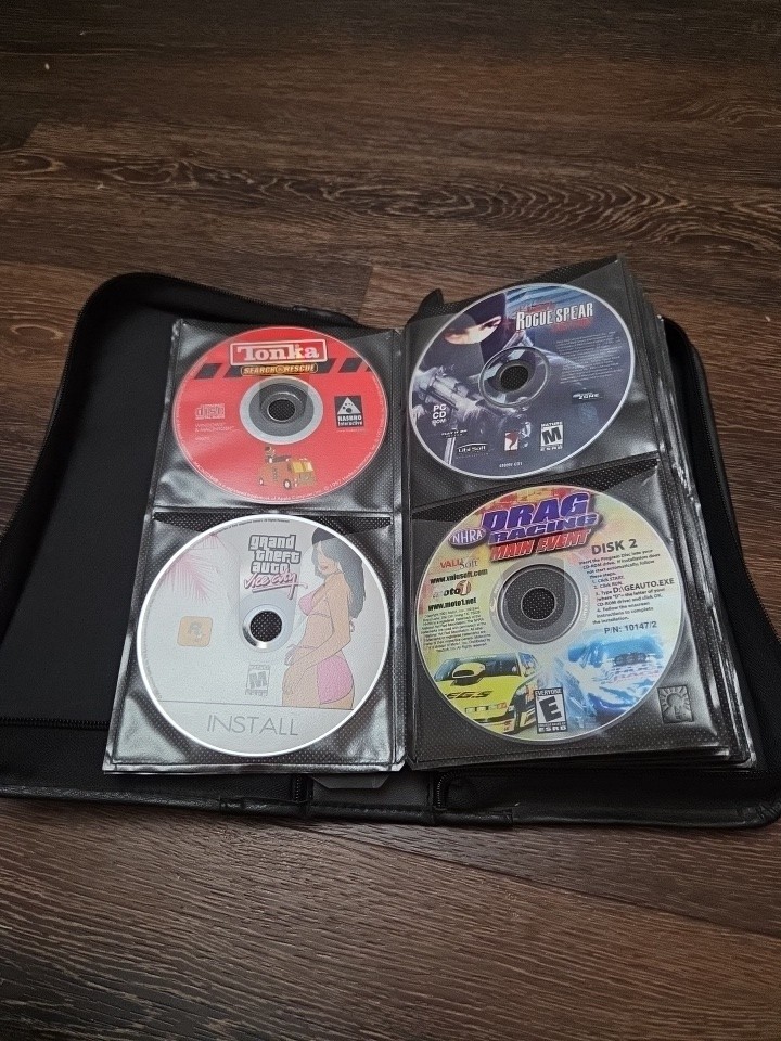 PC CD-ROM Software & Game CD Lot in Zipper Case sold as untested lot of 40 discs