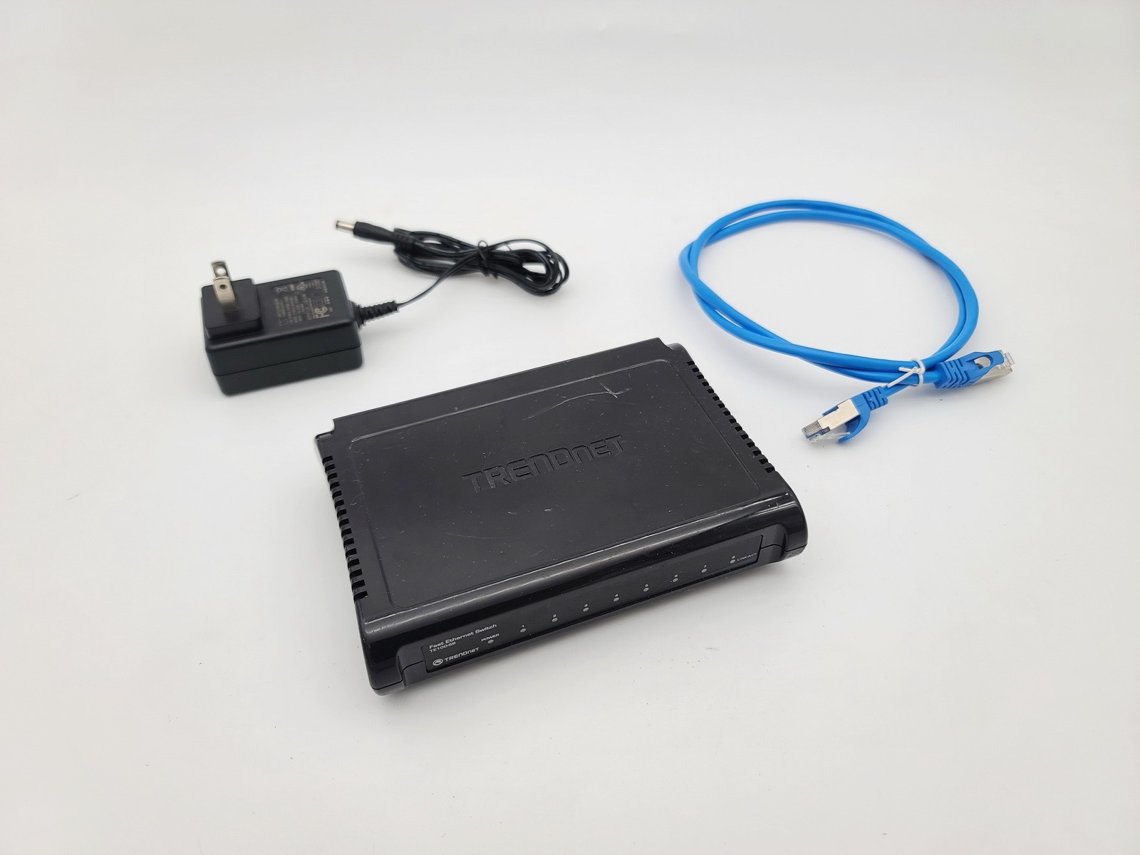 TRENDNET TE100-S8/AS 8-PORT 10/100MBPS FAST ETHERNET DESKTOP SWITCH W/ POWER ADA