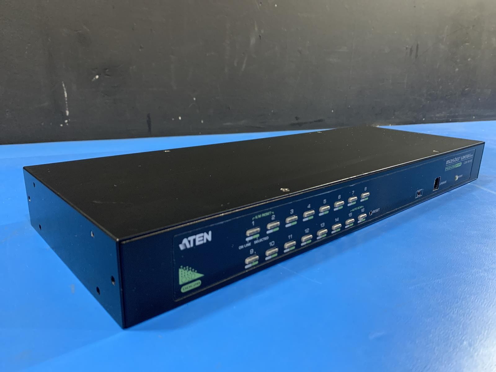 Aten Master View Max 16-Port PS/2-USB VGA KVM Switch CS1316