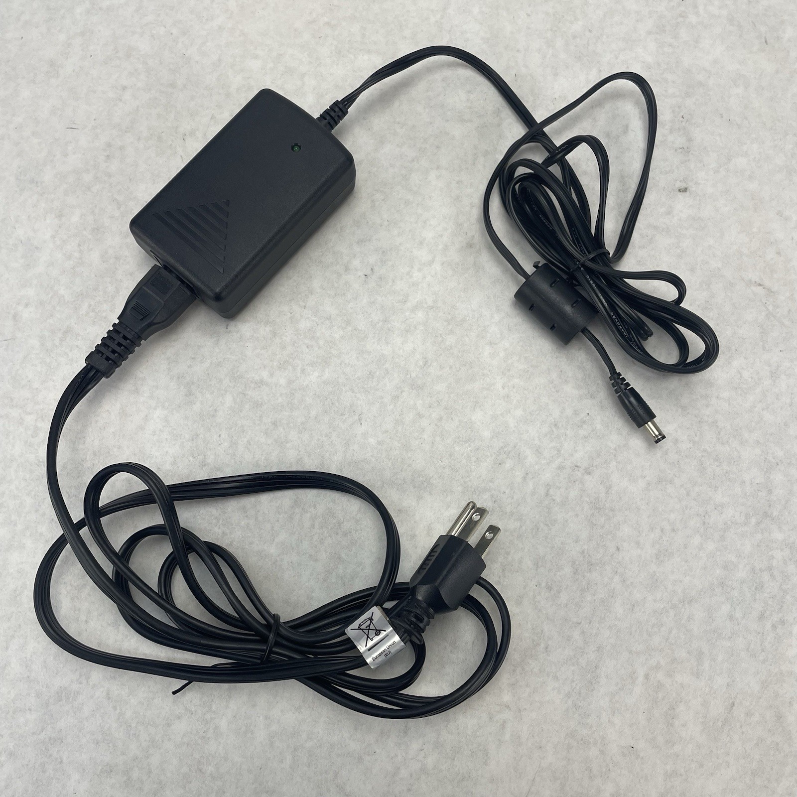 DVE AC Adapter Power Adapter model: DSA-0421S-12330