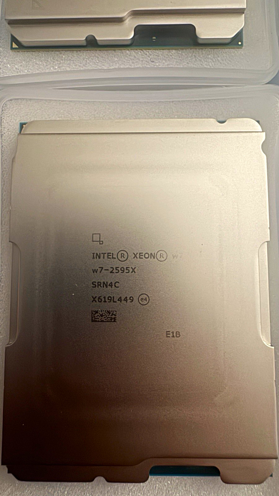 Intel Xeon W7-2595X Processor 2.8GHz LGA4677 26 Cores 52 Threads CPU
