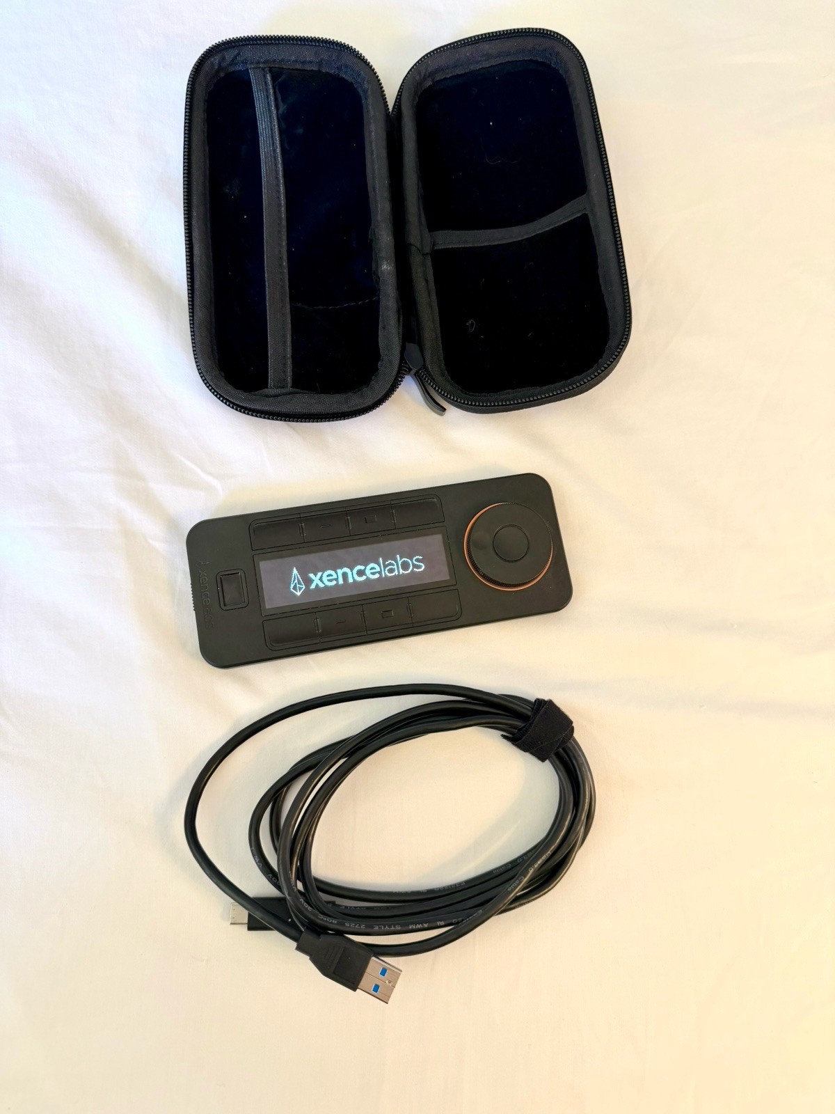 Xencelabs Quick Keys K02-A Wireless Shortcut Remote OLED Drawing Tablet w/ Case