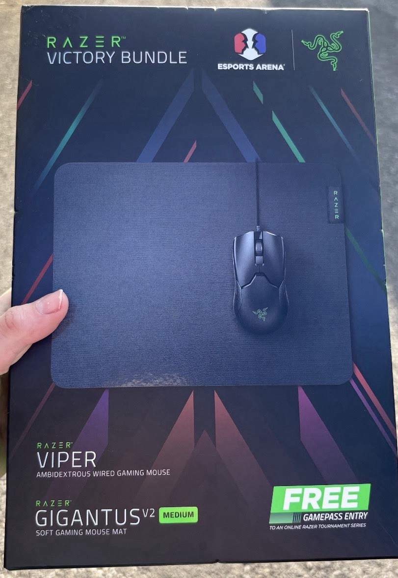 Razer Victory Bundle - Razor Viper Wired Mouse / Gigantus V2 Medium Mouse Mat.