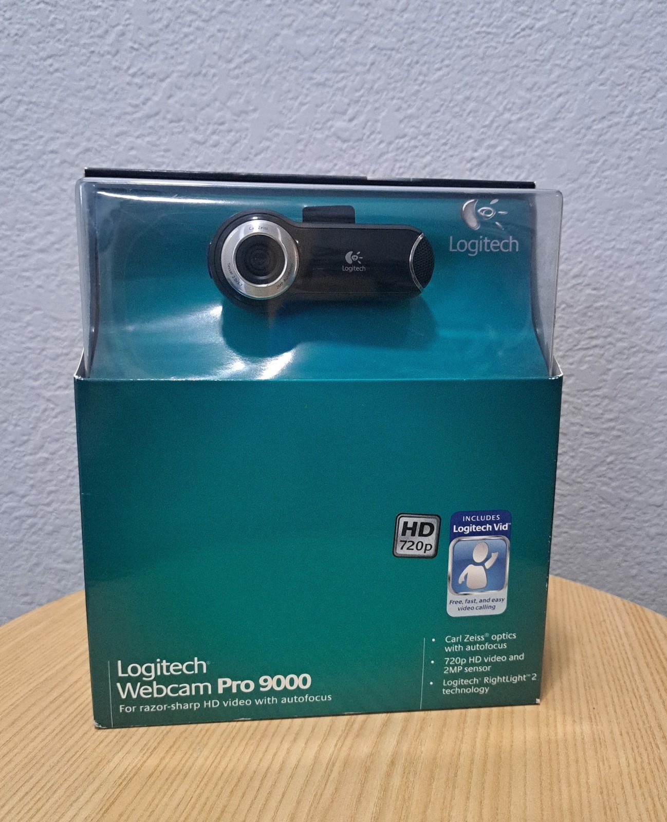 Logitech HD Webcam Pro 9000 with Carl Zeiss Optics 720p HD 2MP Sensor New