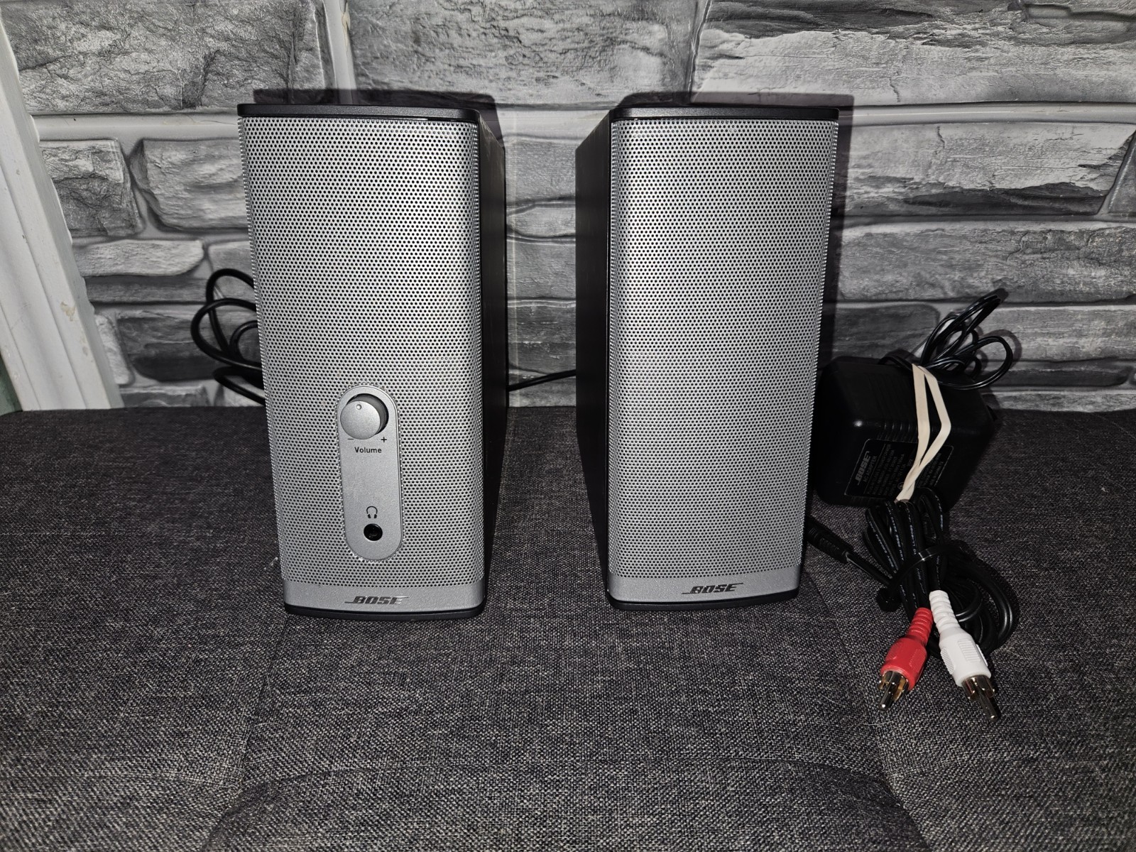 Bose Companion 2 Series II Multimedia Speaker System PC Desktop Silver