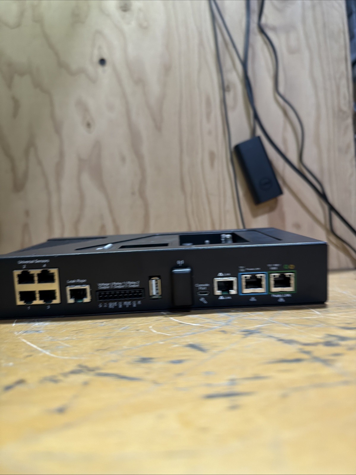 APC NETBOTZ NBWL0755 ROOM MONITOR 755 FOR ENVIRONMENTAL MONITORING W/OUT CAMERA