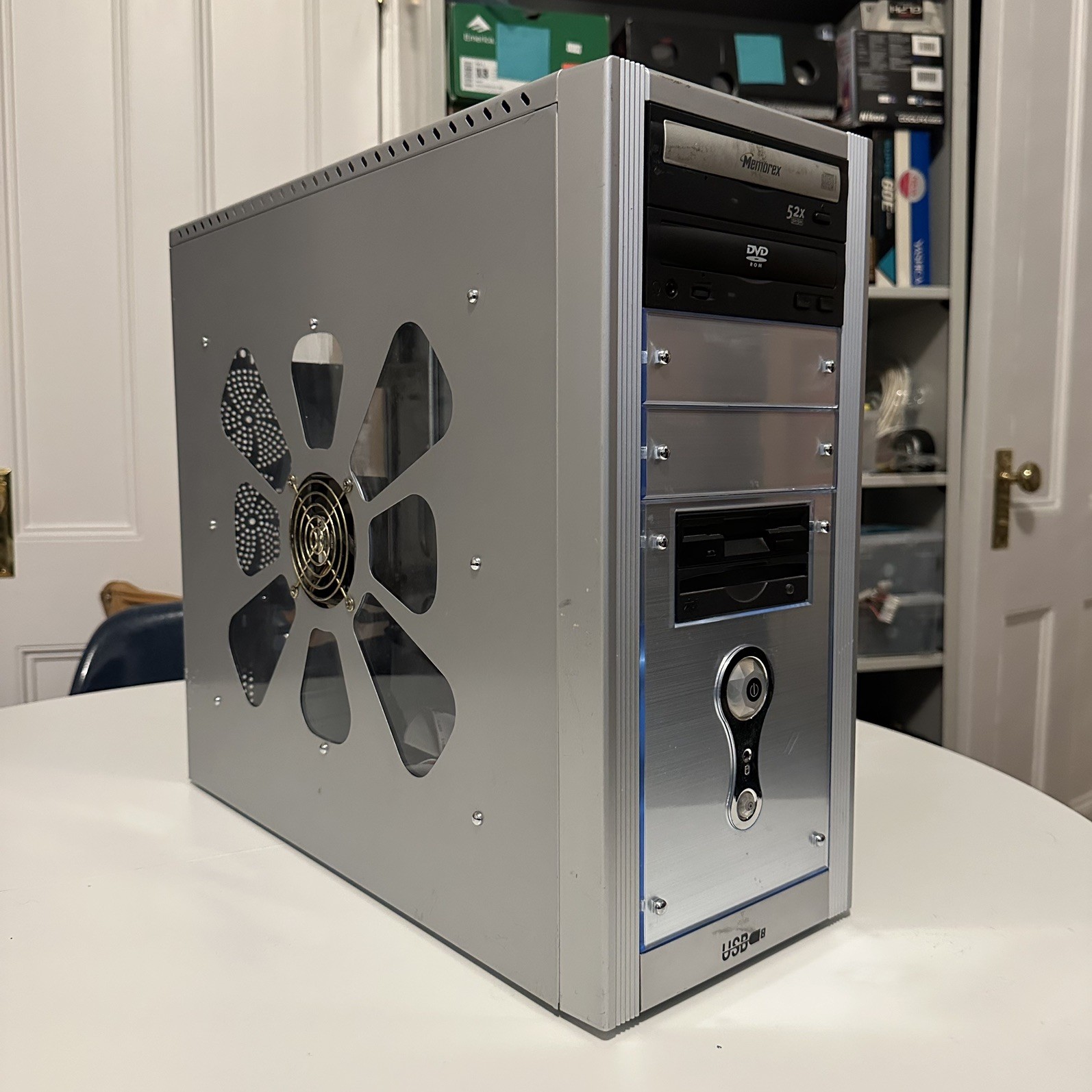 Vintage Early 2000s ATX Gaming PC Case Acrylic Side Panel Working Case Light