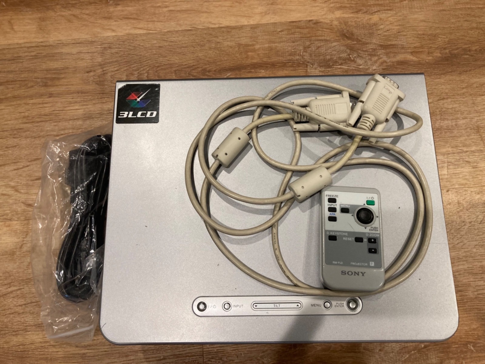 SONY VPL-CS7 LCD Data Projector  power Cable Included