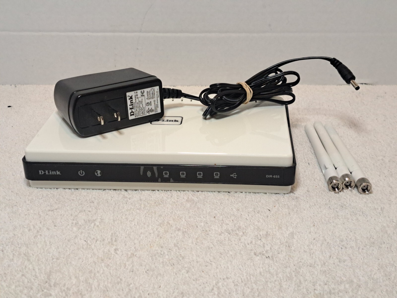 D-Link DIR-655 300 Mbps4-Port Gigabit Wireless N Router Tested Working Used
