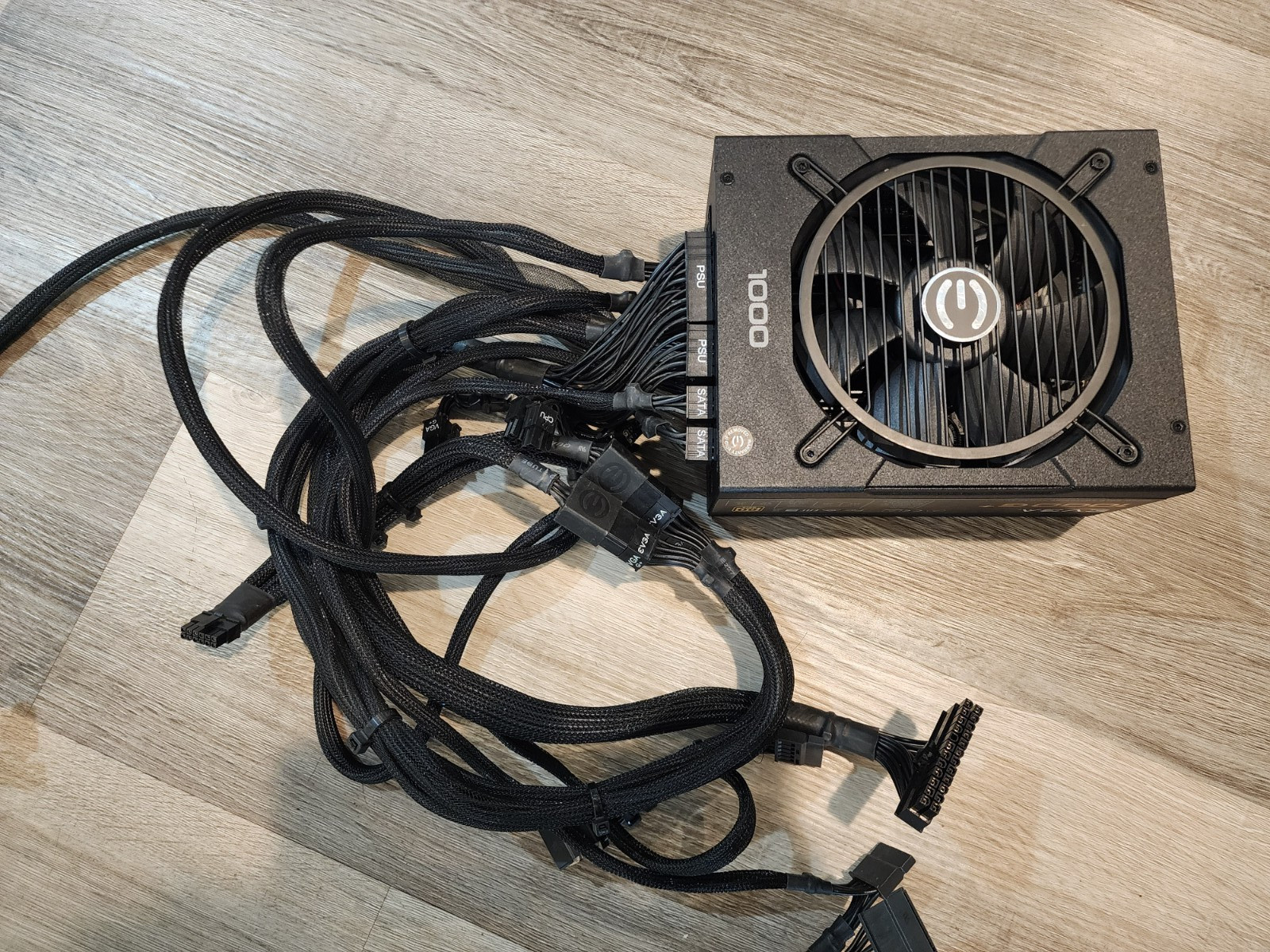 EVGA Supernova 1000 G1 80 Plus Gold 1000 W Fully Modular Power Supply