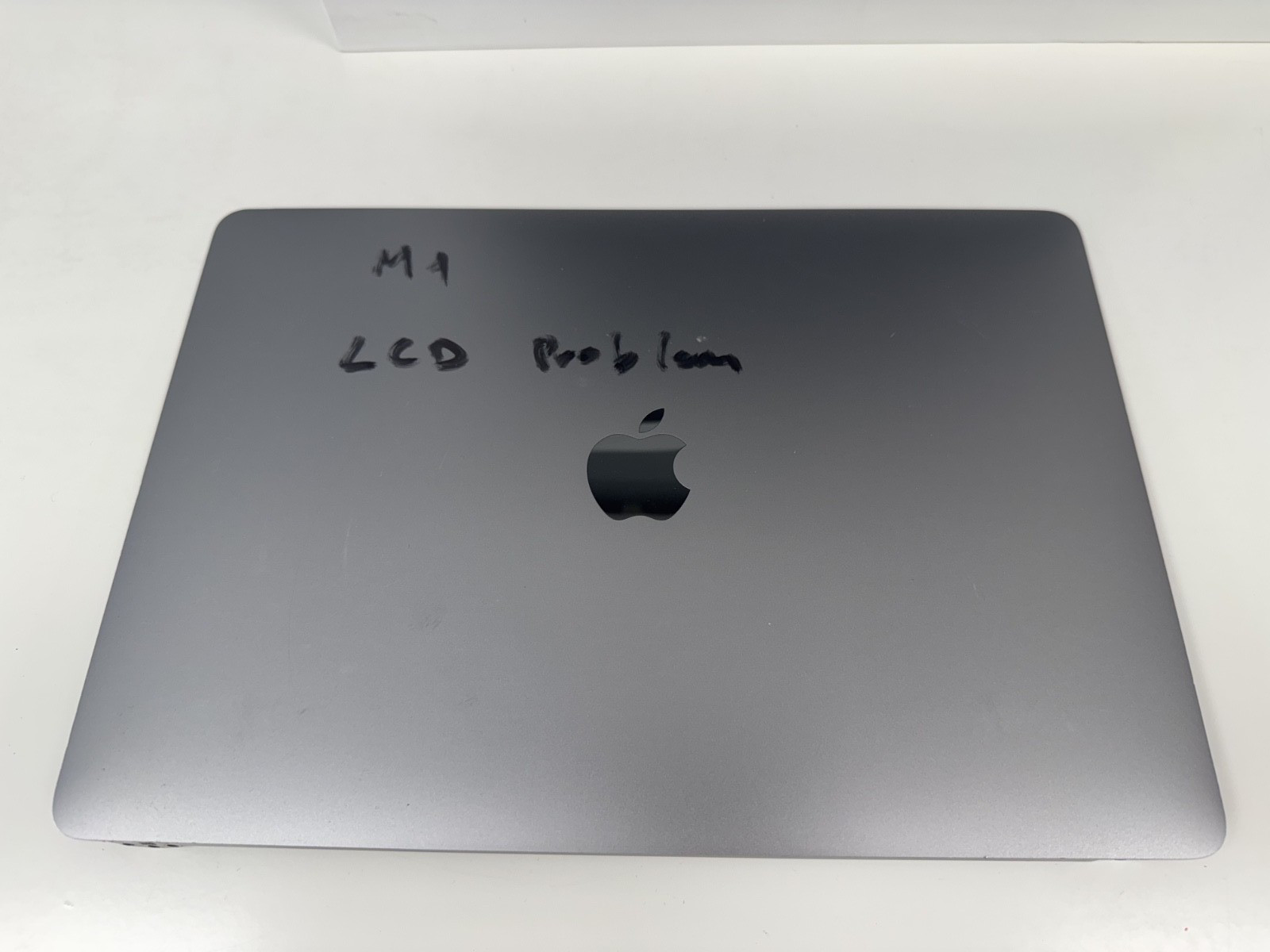 APPLE Macbook Pro 13Inch M1 A2338, LCD Faulty Display for parts.