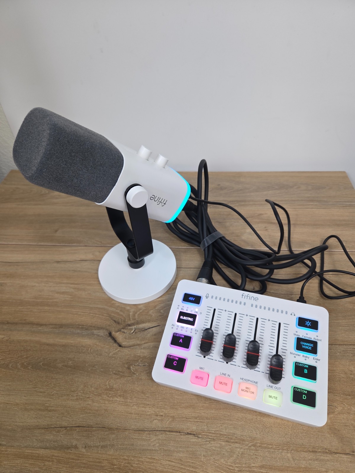 FIFINE AmpliGame KS5 Gaming & Streaming Microphone Bundle – White