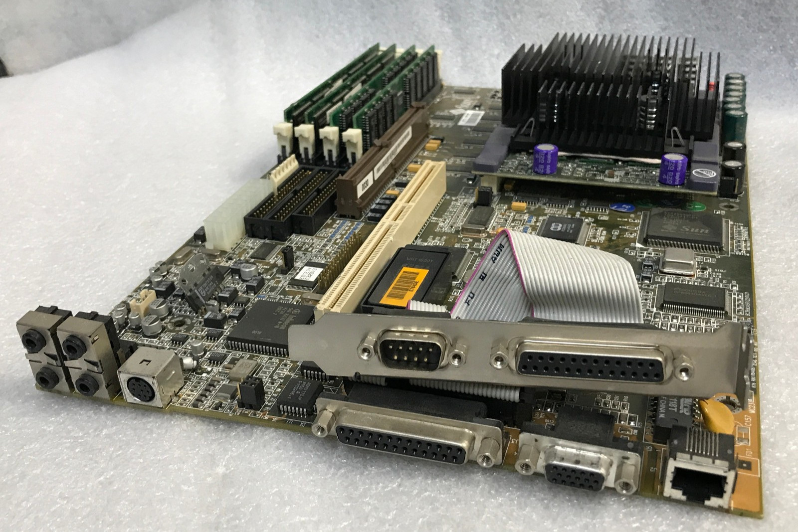 Sun Microsystems 411698000001 -R-03 W/196MB & SAR400 400MHz CPU $ HeatSink