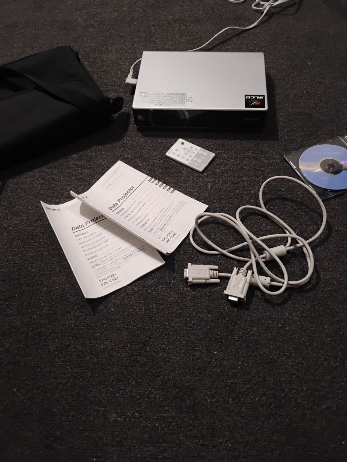 Sony VPL-CS21 3LCD SVGA Projector 800x600 Silver Black Composite Remote Case