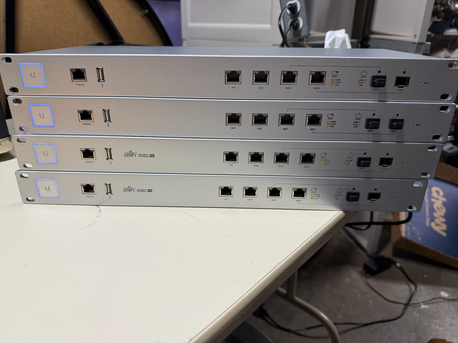 1 x Ubiquiti Networks Unifi Security Gateway Pro 4 USG-PRO-4