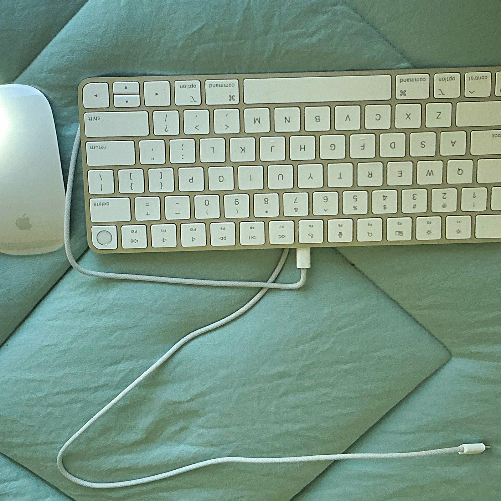 Apple Compact Wired Keyboard + Magic Mouse 2 A1657 White 300 DPI QWERTY
