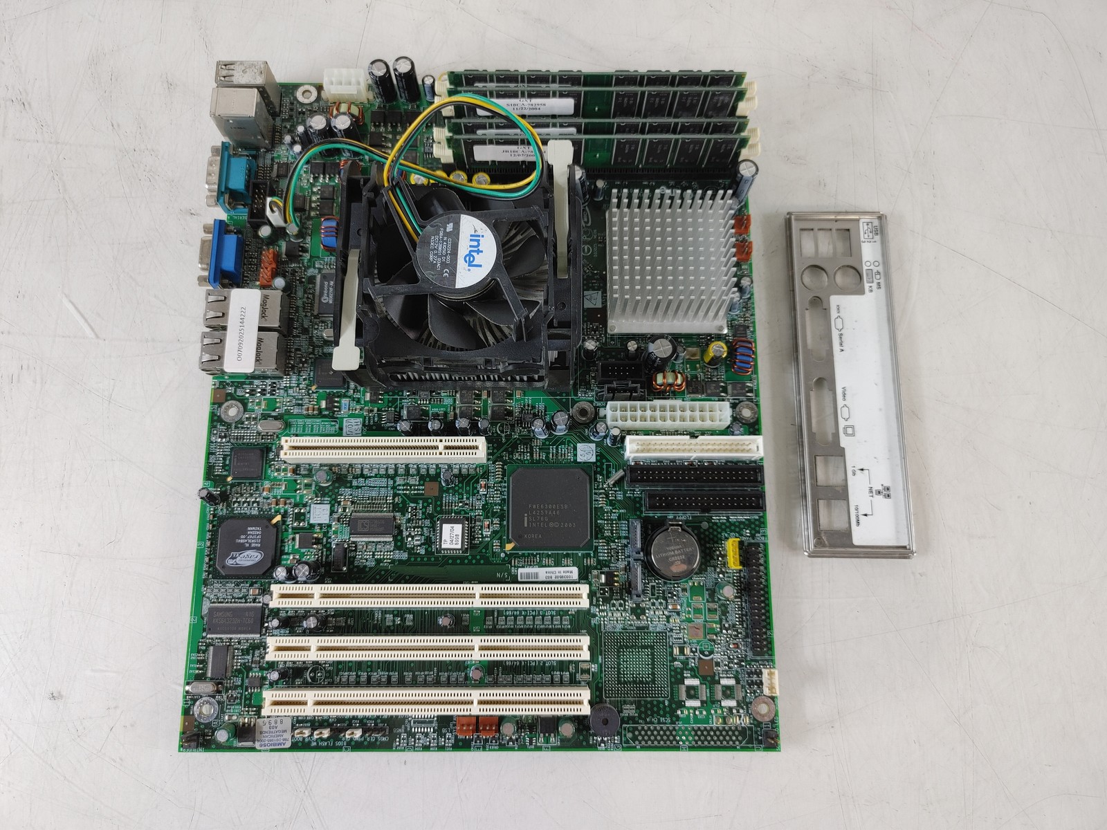 Intel Pentium 4 3.00 GHz 2 GB DDR Server Motherboard SE7210TP1-E w/ I/O Shield