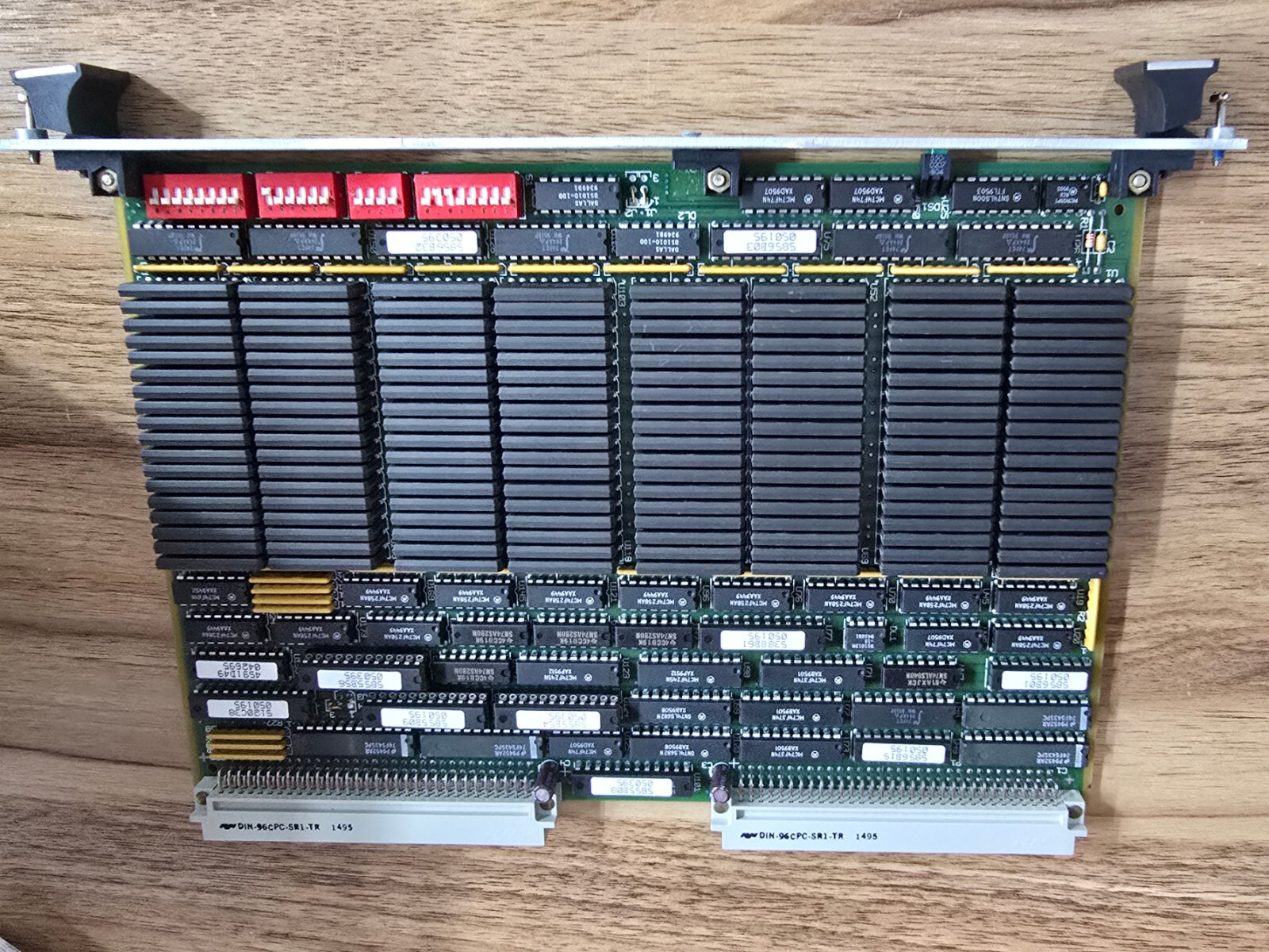 MOTOROLA MVME 246-3  512k  MEMORY VME MODULE Apart17