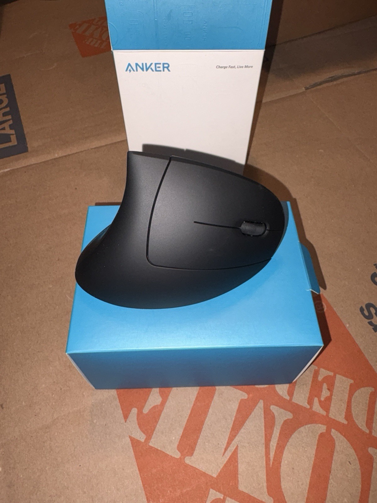 Anker Wireless 2.4G Ergonomic Vertical Optical Mouse - Black (‎AK-98ANWVM-UBA)
