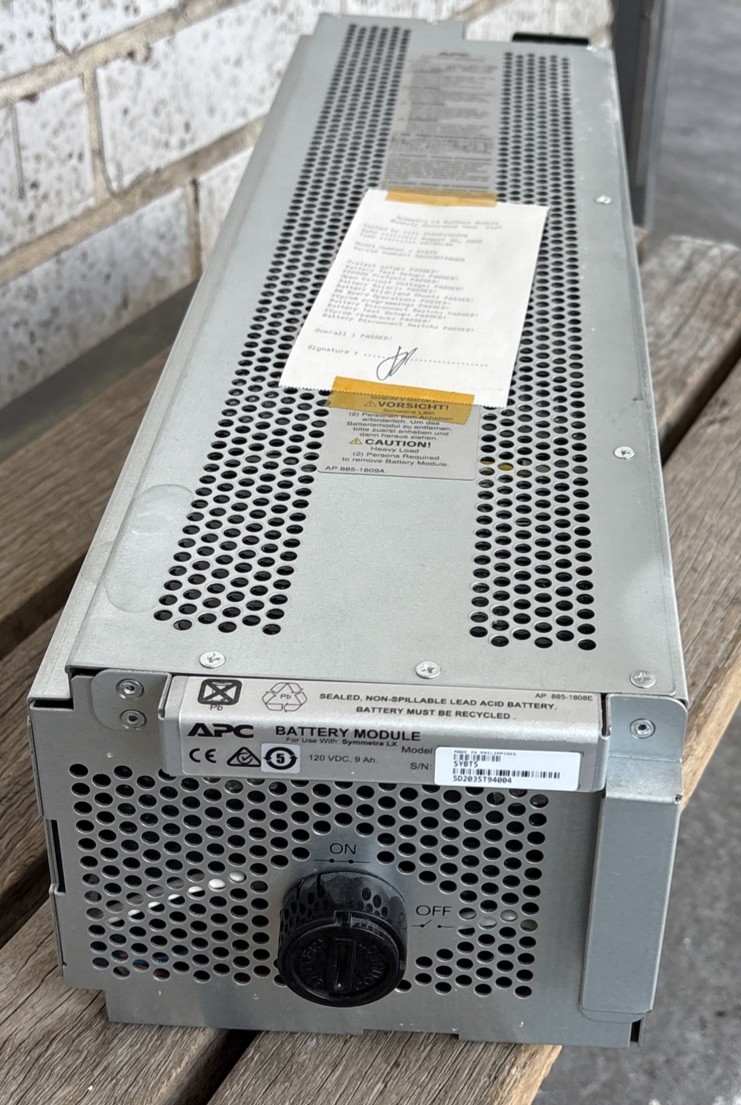 1 X APC Symmetra LX battery Module / SYPM4KP 100/200V, 120/208V, 120/240V 20+N+