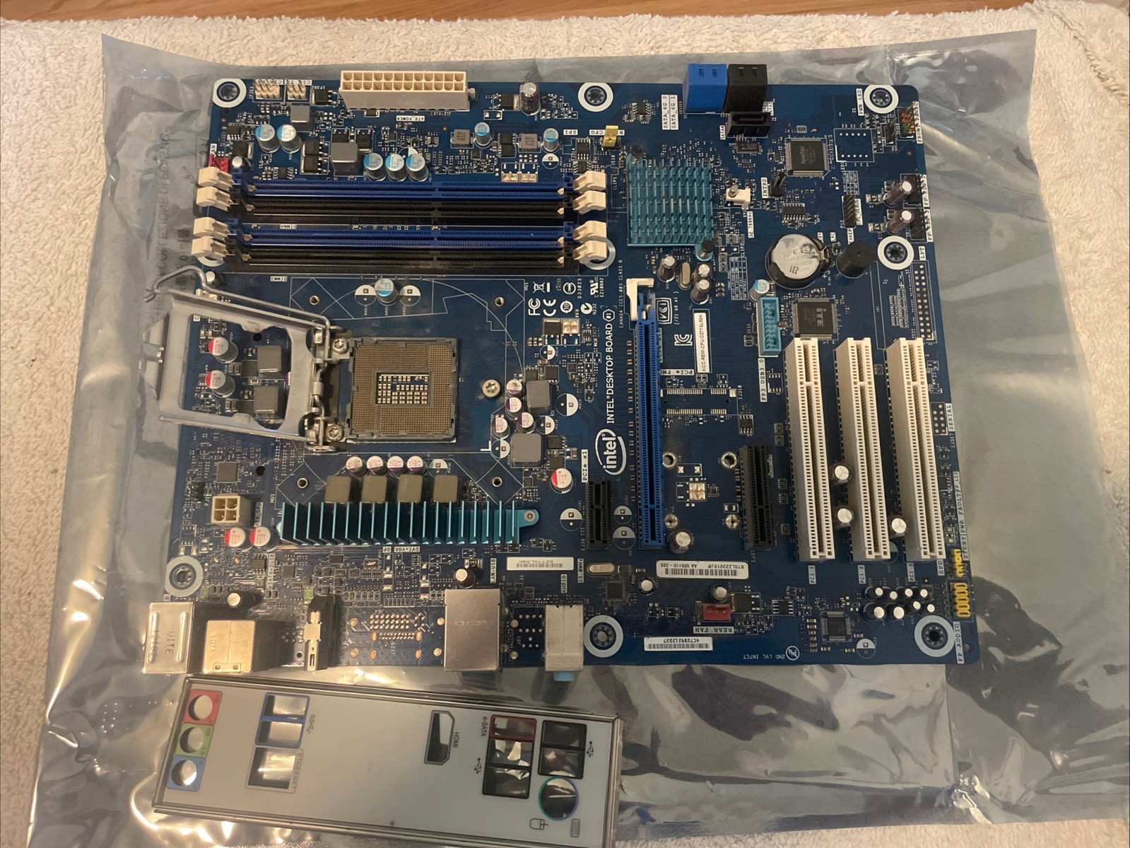 Intel DZ77SL-50K Z77 Media Series LGA1155 DDR3 ATX Motherboard & IO Plate