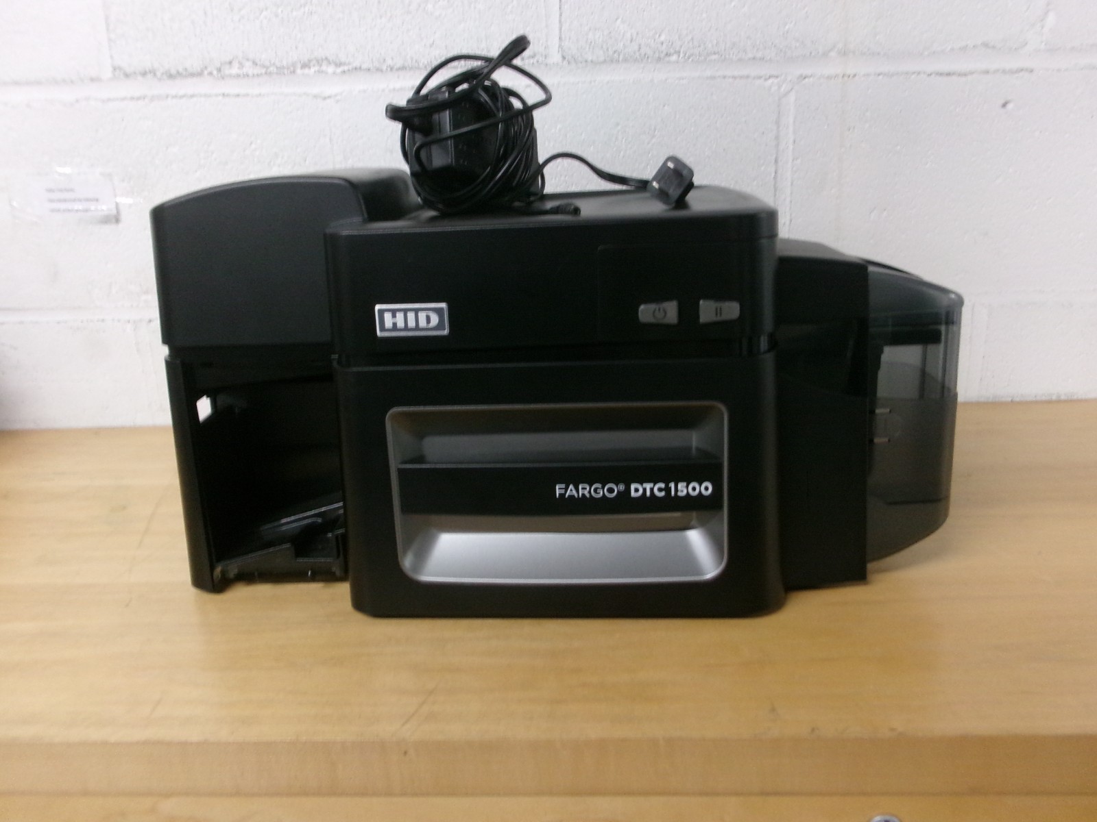 HID FARGO  DTC 1500 DUAL SIDED ID CARD PRINTER