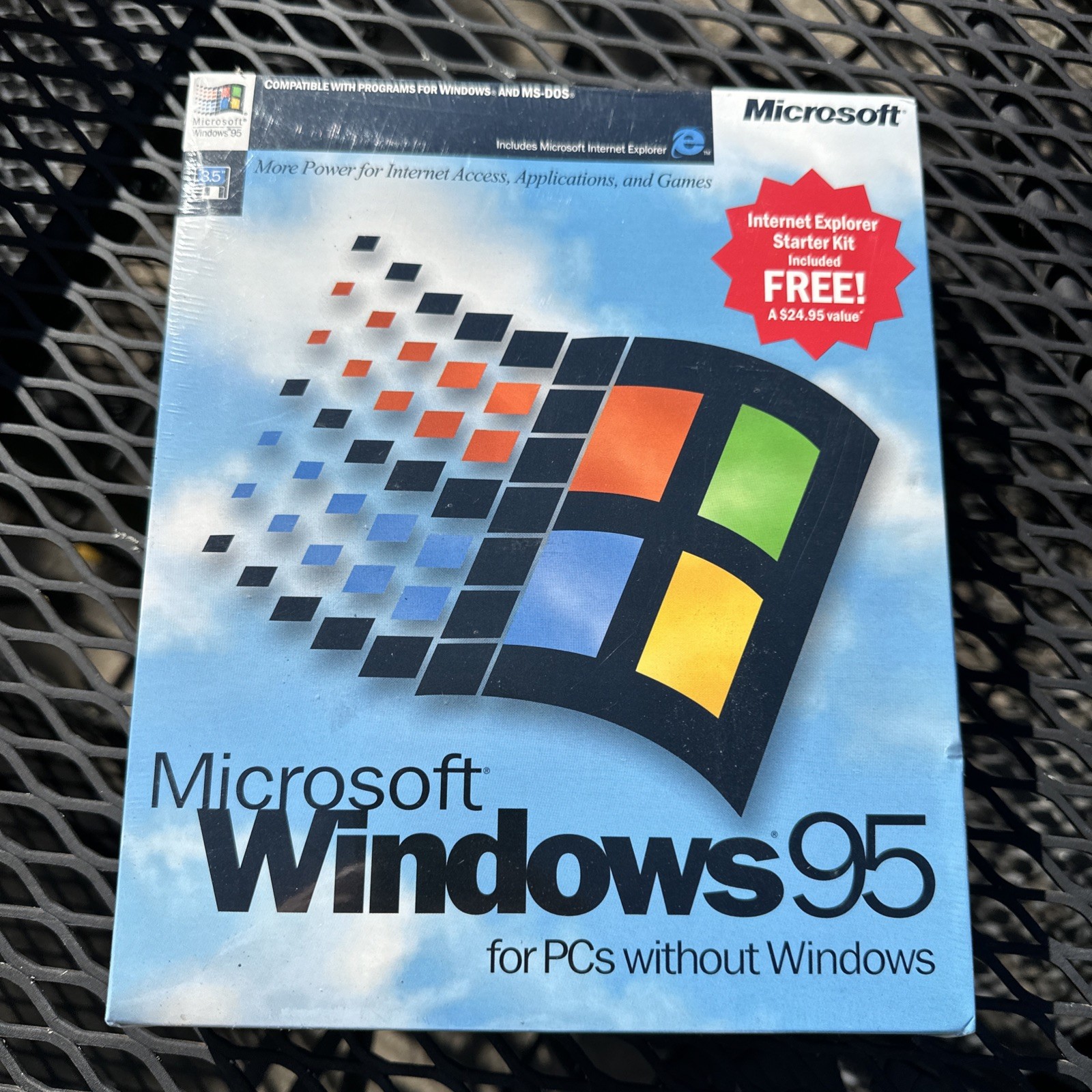 Vintage Microsoft Windows 95 Full Retail Version COMPLETE 3.5" Floppy Disks Box