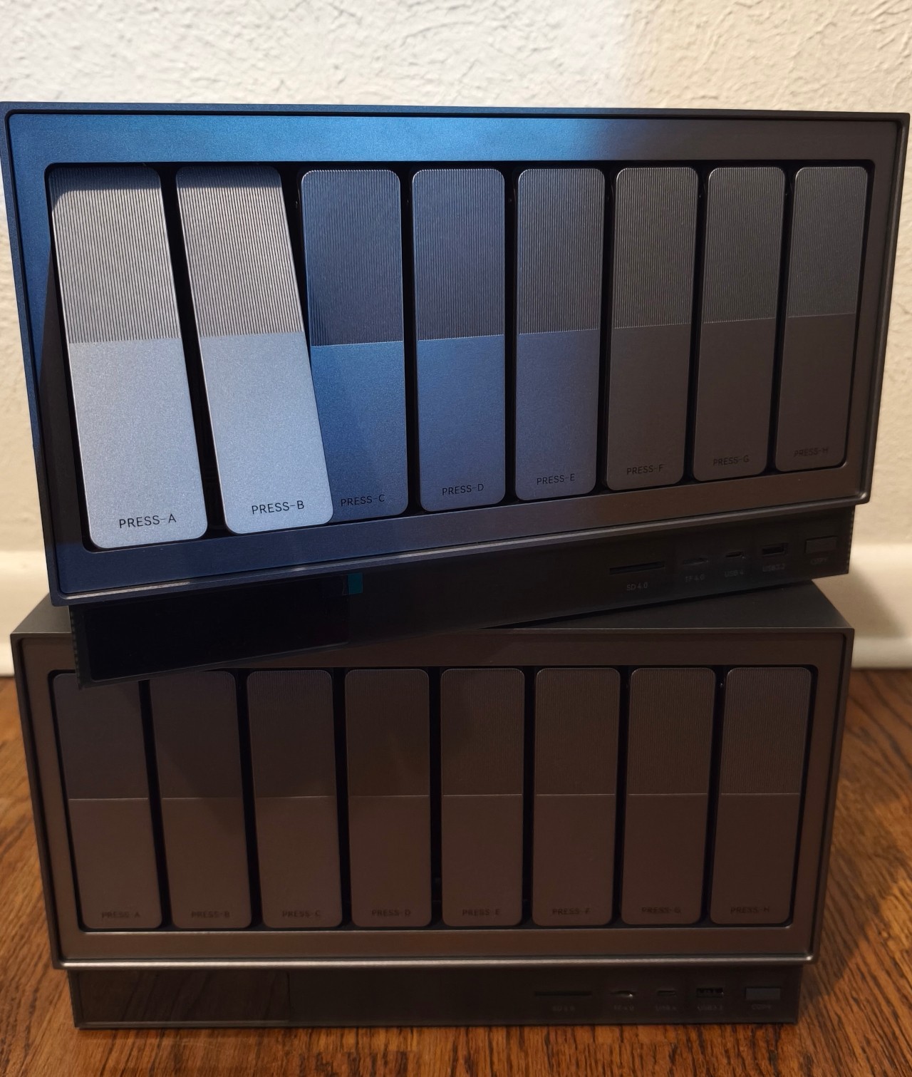 ZETTLAB AI NAS D8 Ultra (No Memory / No Storage)  ZettOS 1.10.1