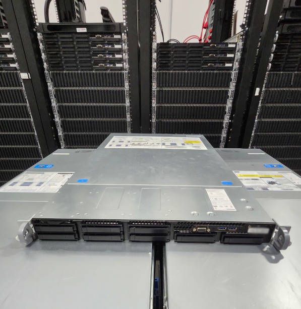 Intel 1U 8SFF Server 2x Gold 6140 36-Core 2.3GHz 256GB RAM 2x1.92TB NVMe SSD