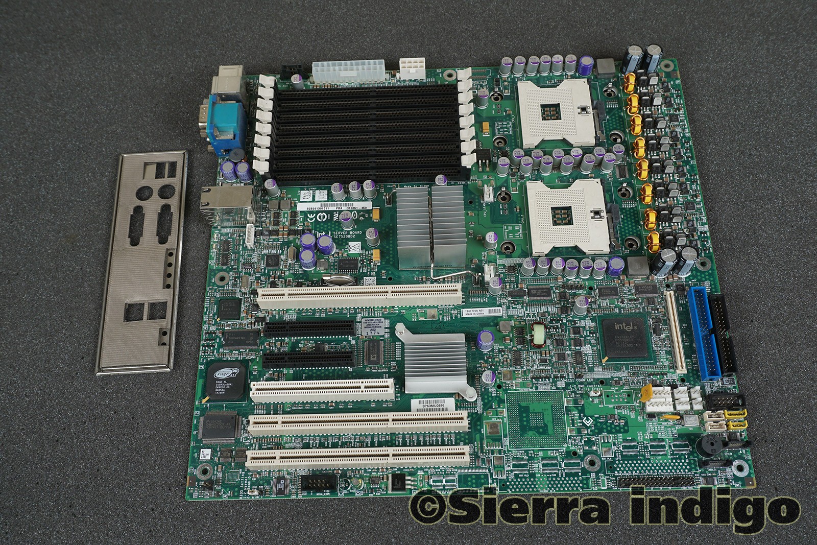 SE7520BD2 Intel Server Board D10351-450 Socket 604 System Board