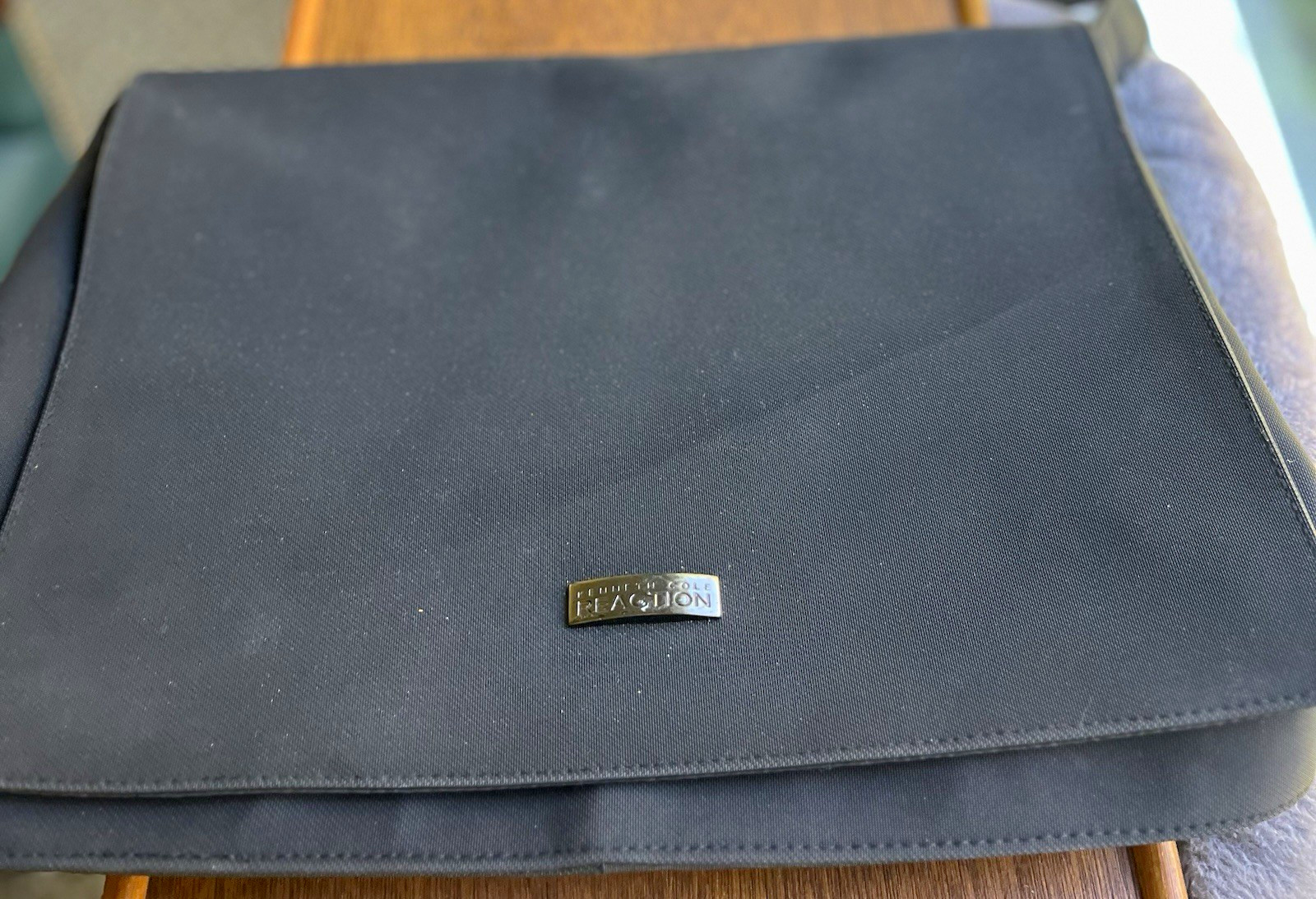 Kenneth Cole Reaction Black Nylon Shoulder Bag Zip Logo Silver Hardware Lined