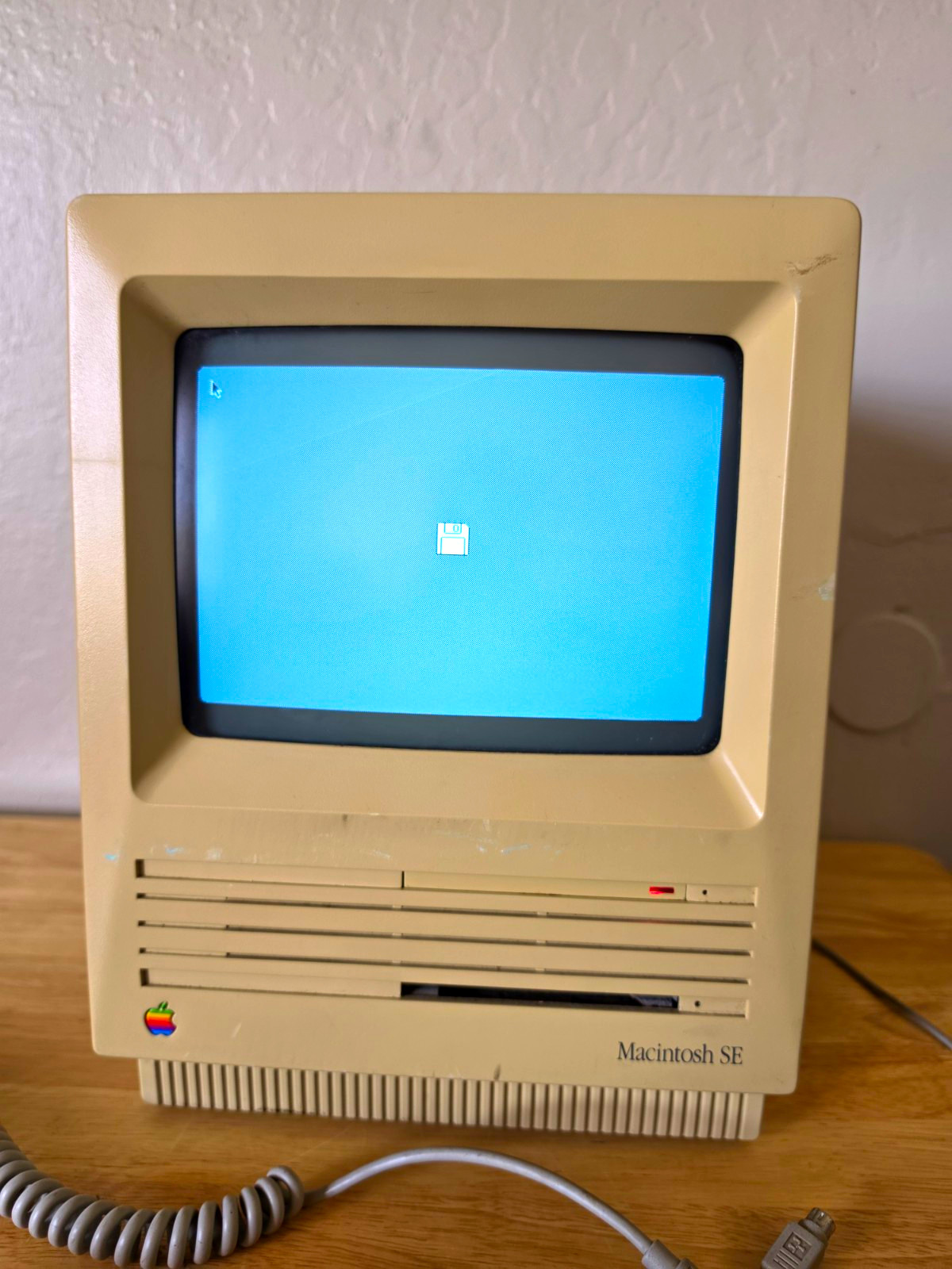  Vintage Classic Apple Mac Computer M5011  PLEASE READ 