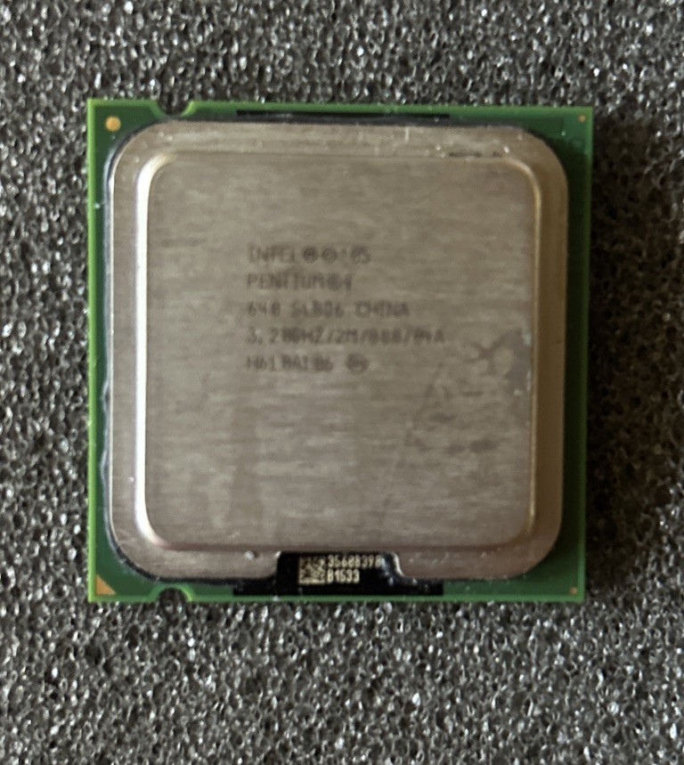 Intel Pentium 4 640 Processor @ 3.2GHZ / SL8Q6 / GR271