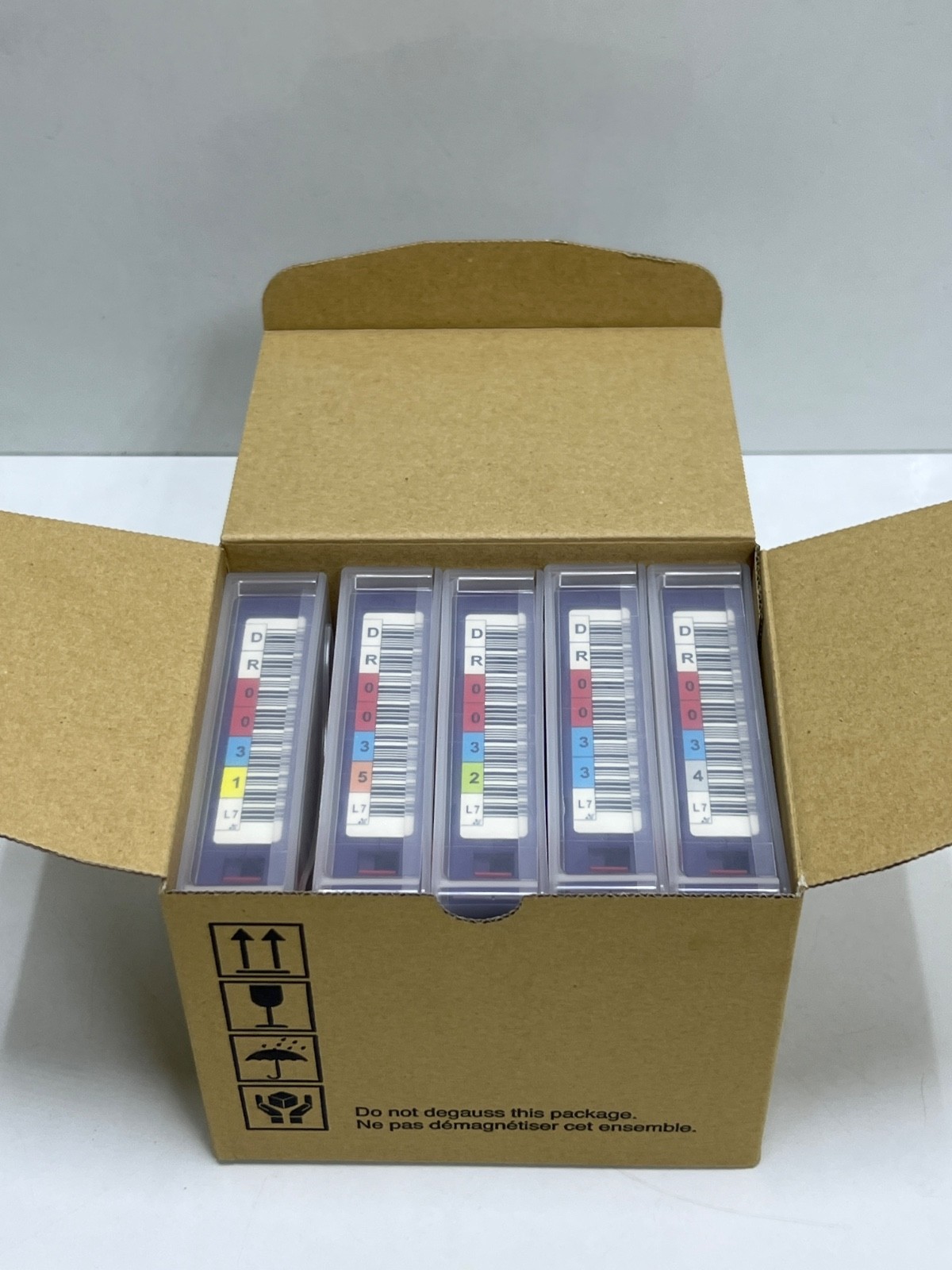 (One Box=5 Pcs) Oracle Ultrium 7 Data Cartridge 6.0/15.0 TB 1/2" Tape Cartridge