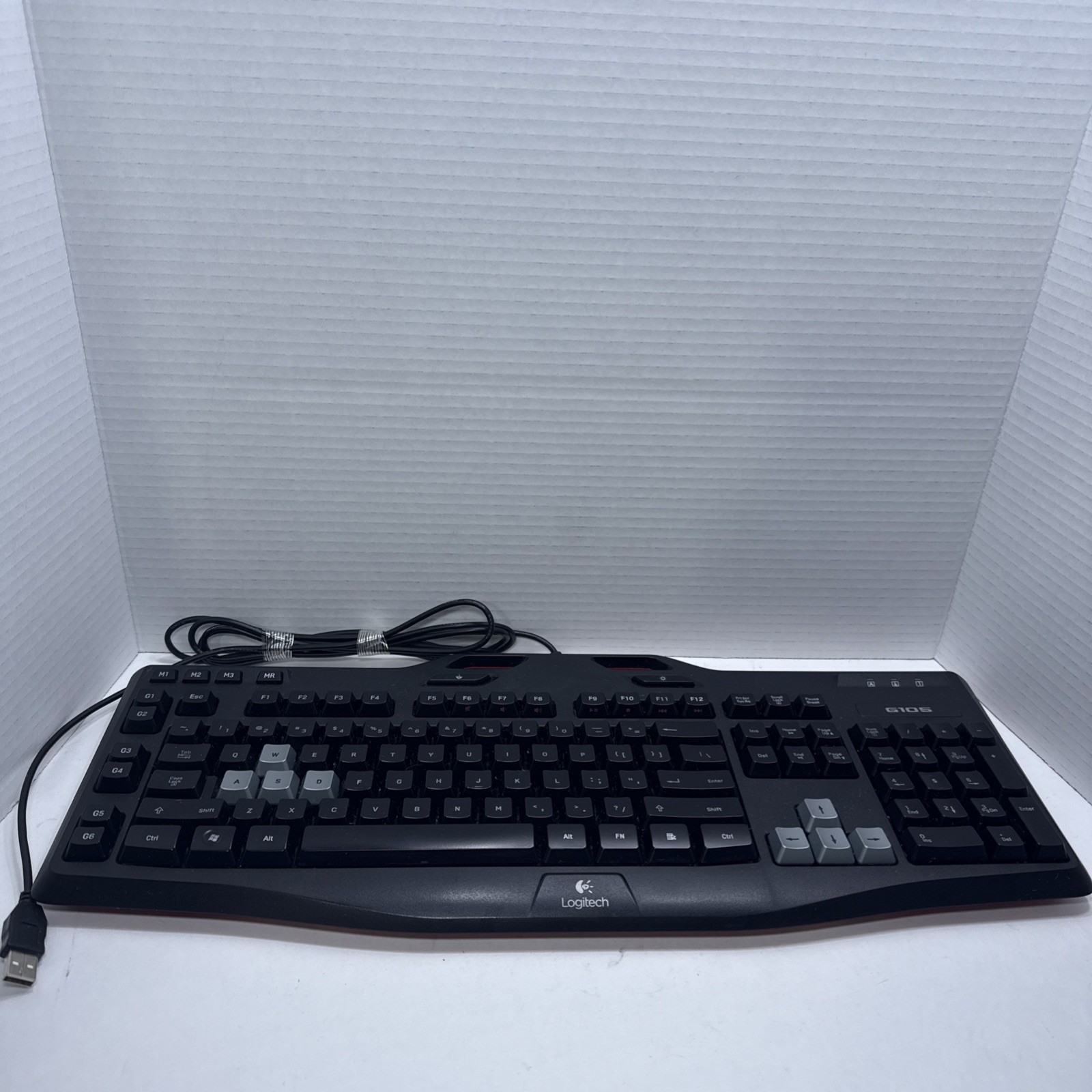 Logitech G105 820-004112 USB Gaming Keyboard Red Black Wired Computer - Tested 