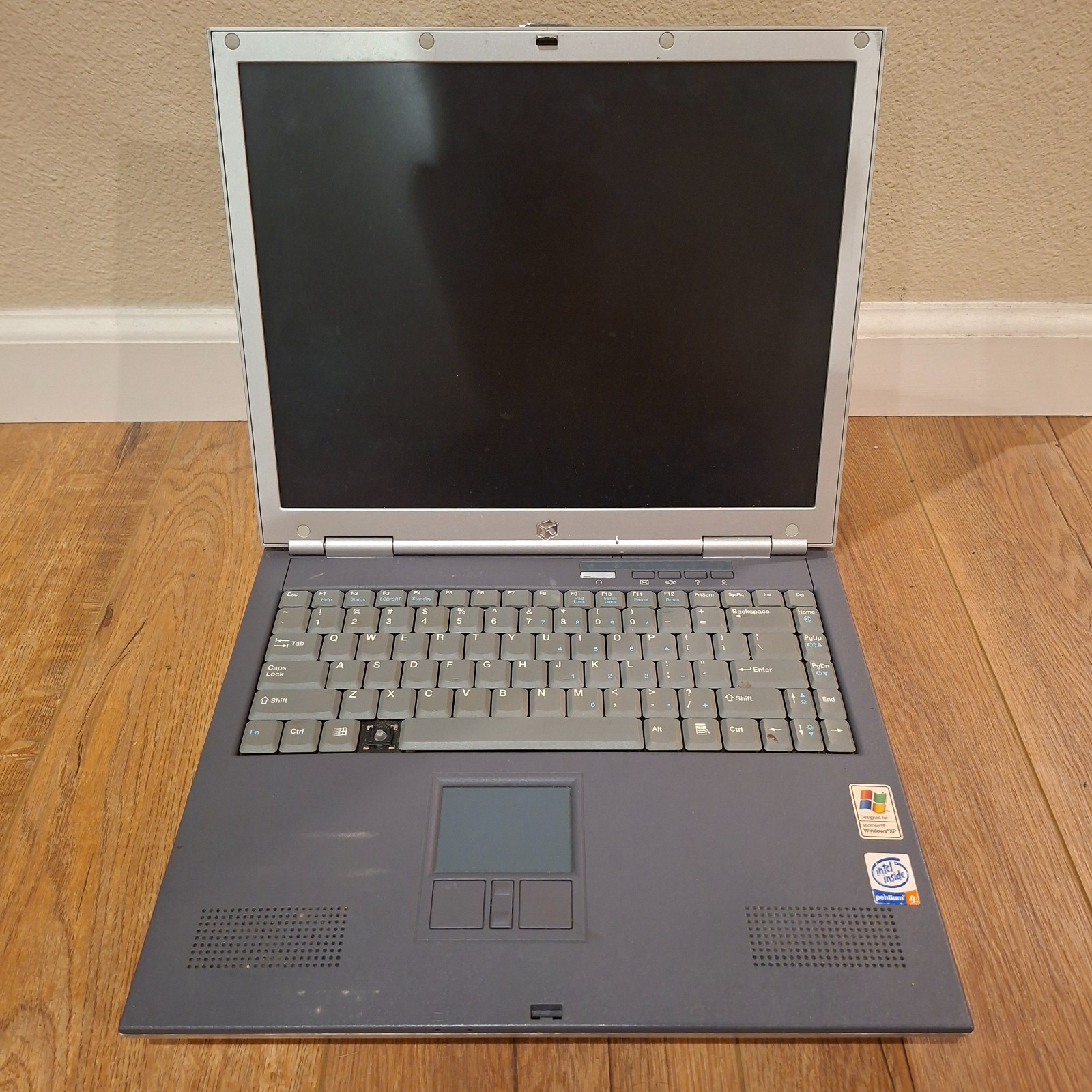 Gateway 400SD4 Laptop Intel Pentium 4 1.6GHz Doesn't Turn On For Parts Or Repair