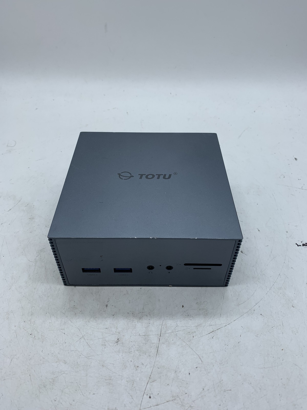 TOTU Universal USB-C 4K Triple Display Docking Station TT-DC002A - Gray