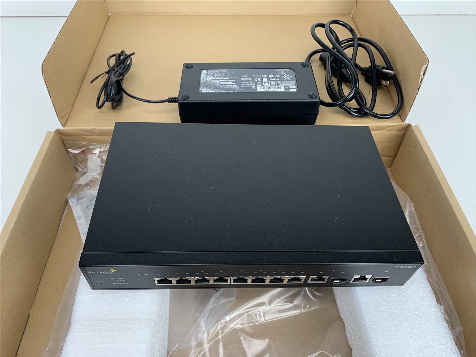 Aerohive SR-2208P 8-Port Gigabit Cloud Managed Network Switch
