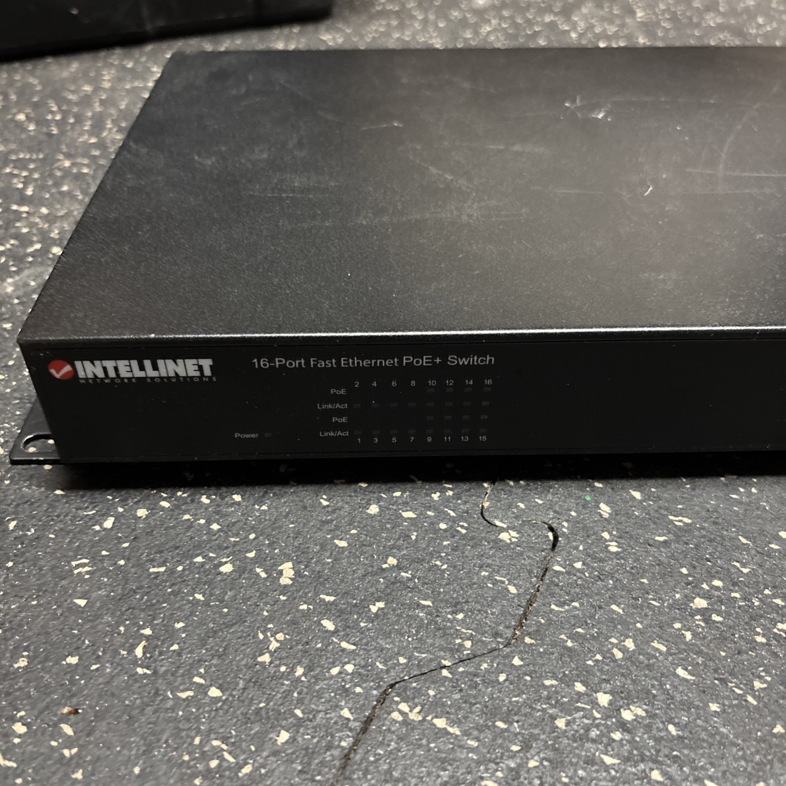 NEW INTELLINET 560771 ETHERNET 16 PORT UP TO 8 DEVICES