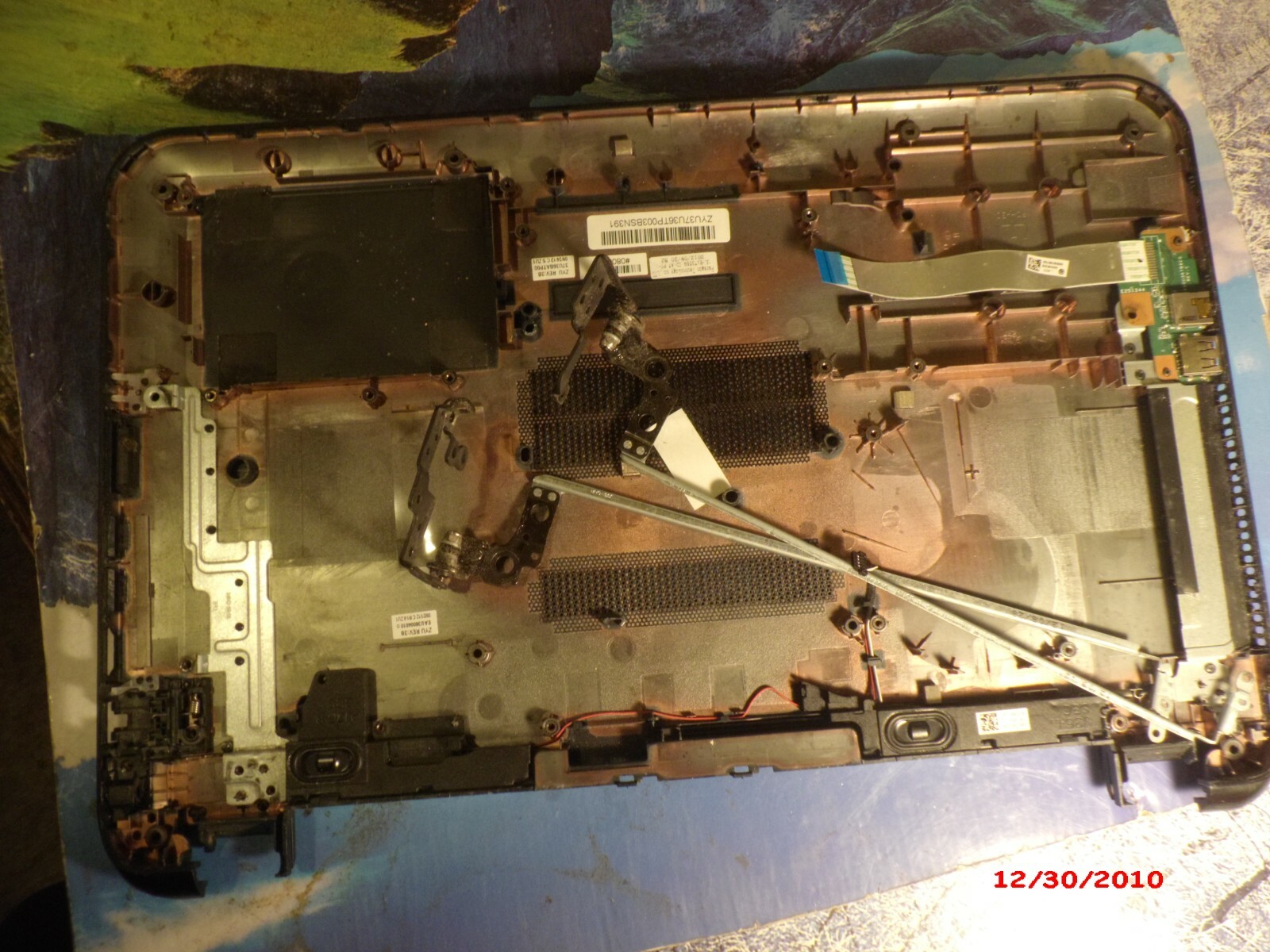 HP Pavilion 15-B 15-b052sa Base Bottom Case  + HINGES EAU36004010 37U36BATP00 