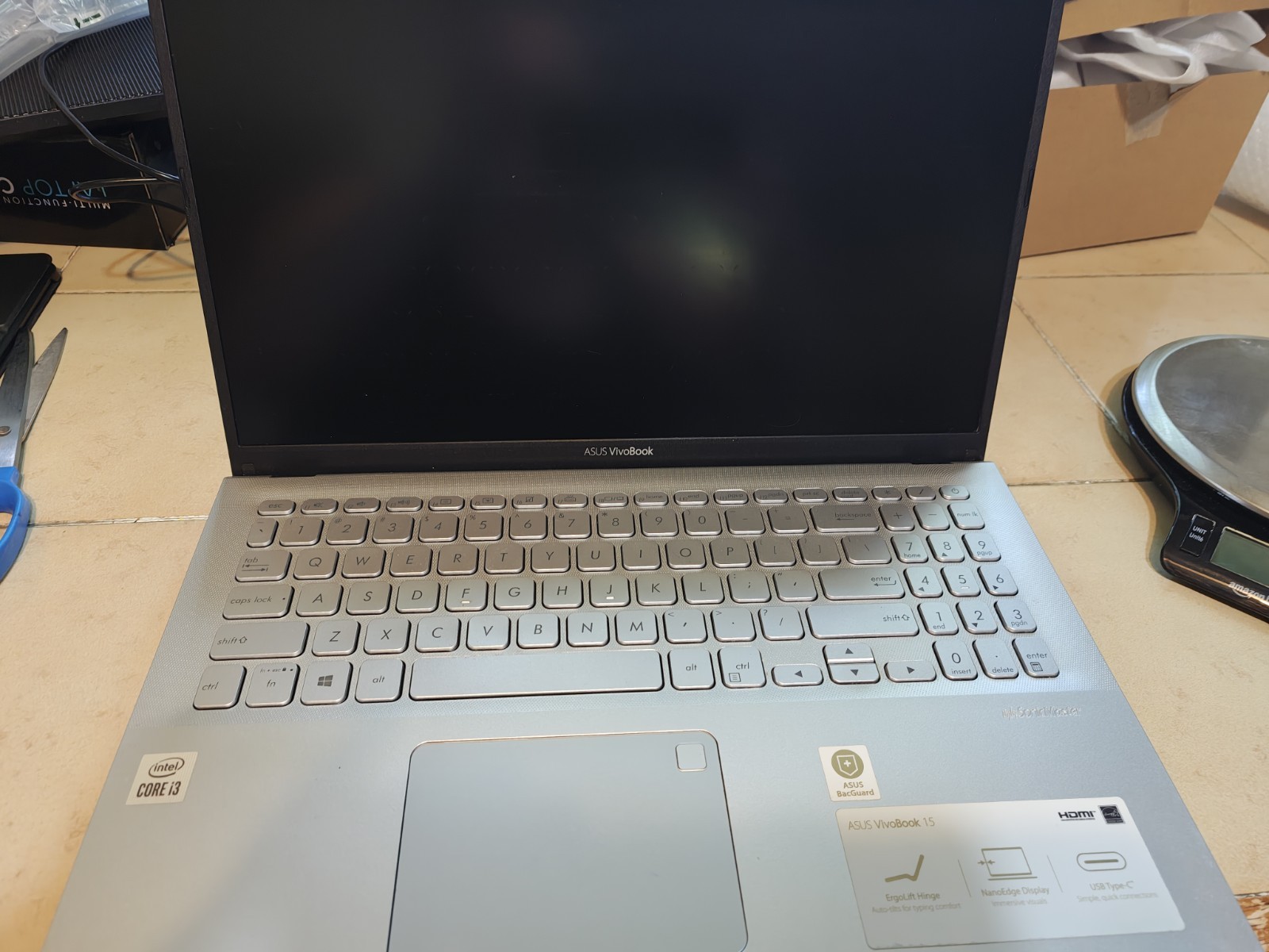 ASUS Vivobook 15 Intel Core i3 8 GB RAM, SSD Model F512J